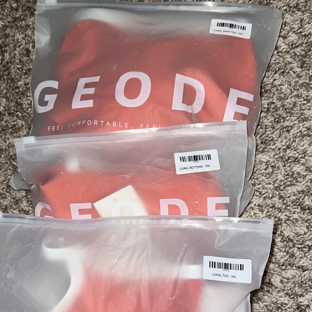 NWT! Geode Coral Swim Set with White Trim (2 tops & bottom!) Super Flattering! - Picture 15 of 15